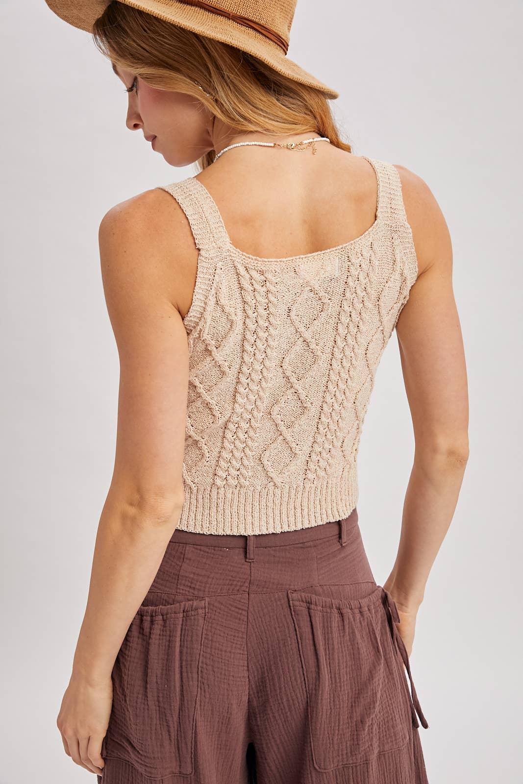 CABLE KNIT V-NECK SLEEVELESS TOP
